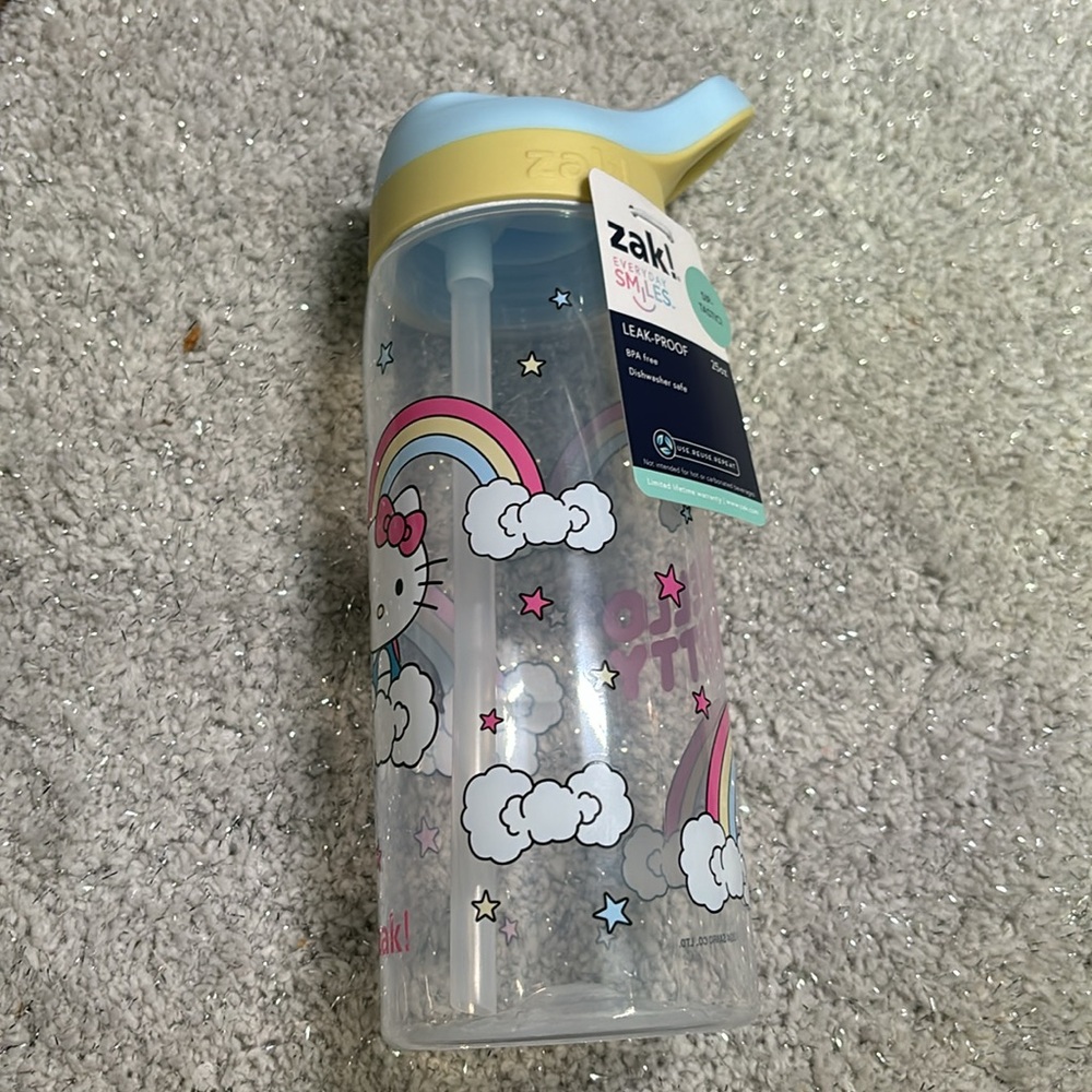 Hello Kitty, leak proof, sip cup!  Dishwasher safe! - Picture 6 of 8